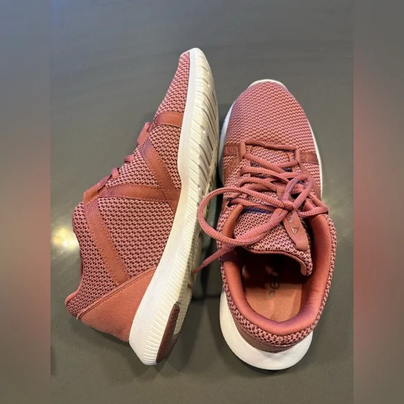 Women’s Reebok Shoes 9 - Picture 3 of 7